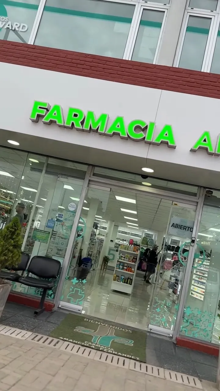 Fachada de la farmacia en 106 y Boulevard
